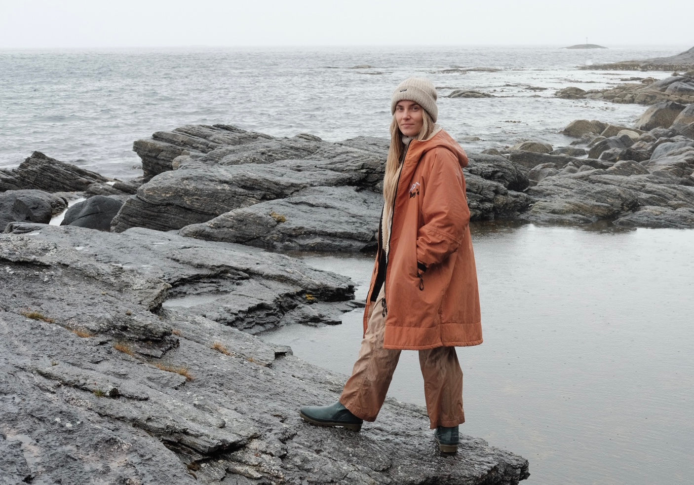 get rugd boho rugs hydrocloak outdoor wear camping fishing beach dryrobe rain poncho