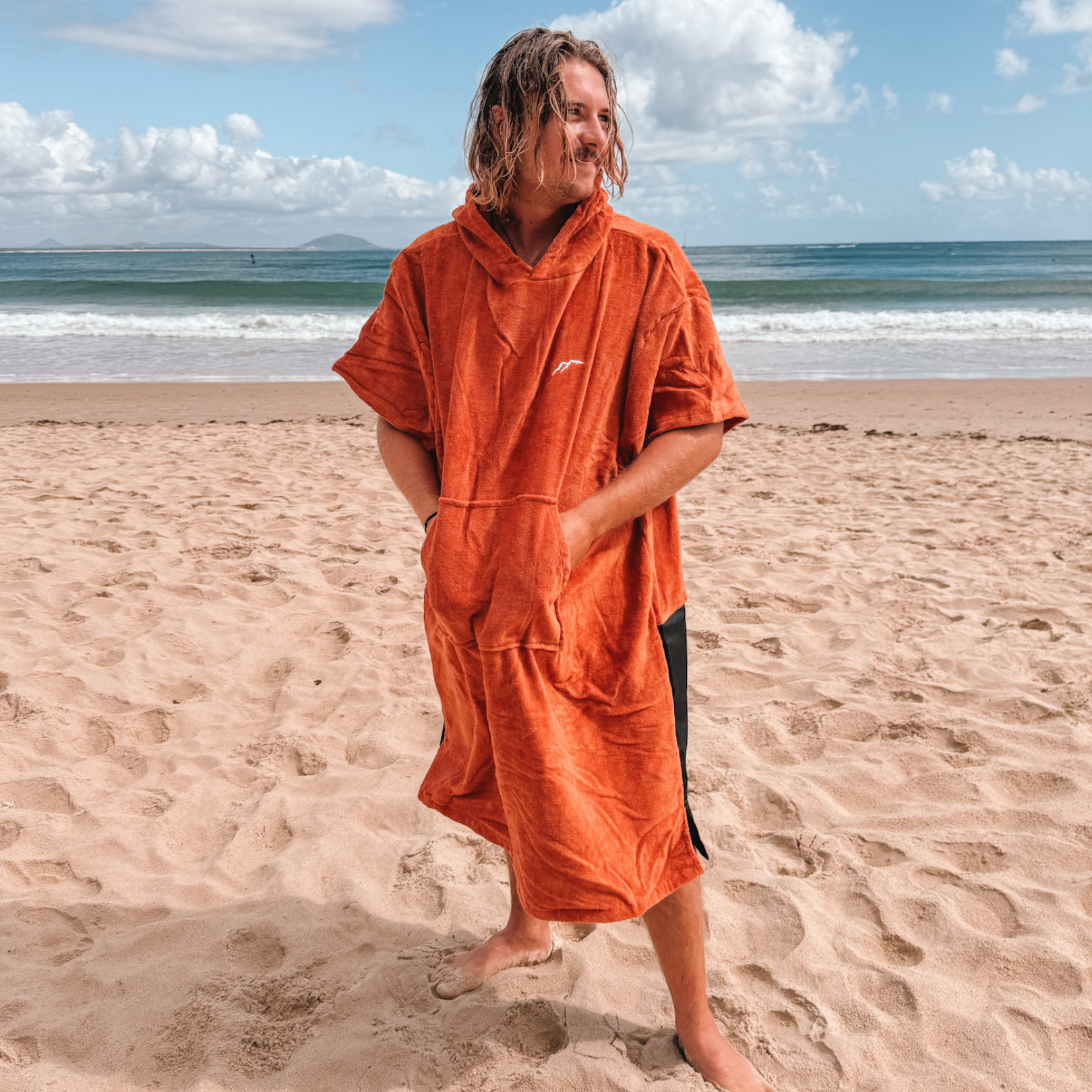 The HydroTowel 2-in-1 Towel Surf Poncho Bag Get Rug'd, 49% OFF